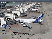 Landung des Airbus A 380 in München (Foto: Werner Hennies/FMG)